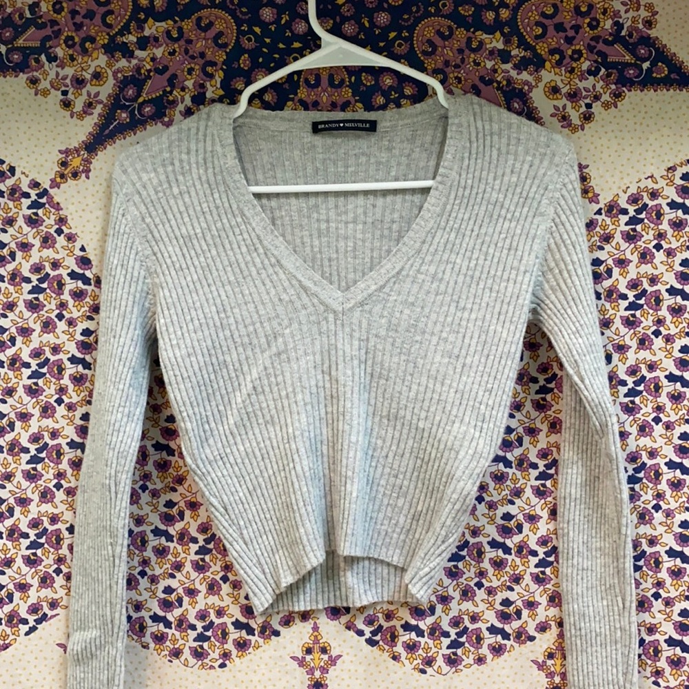 brandy melville grey v-neck cropped sweater